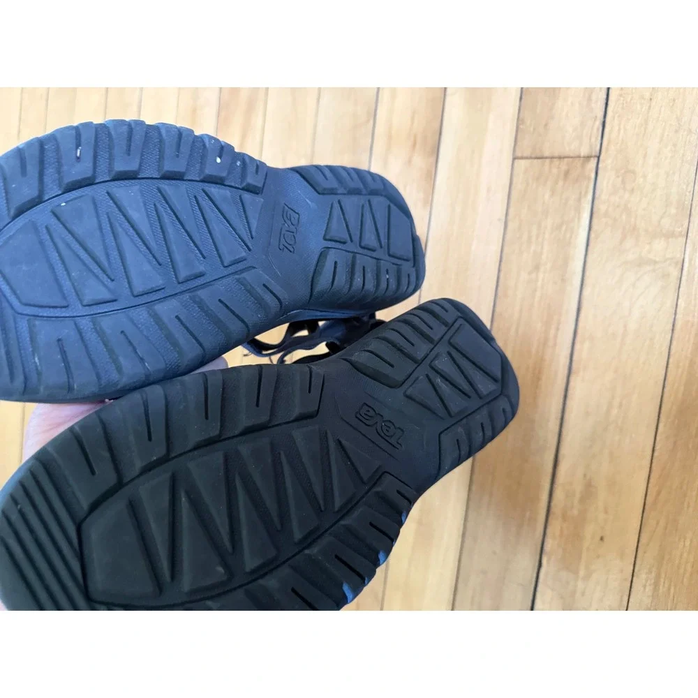 Teva hurricane black sandals athletic outdoor Gorpcore